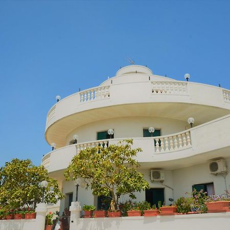 צ'יסטרנינו Hotel Falco D'Oro מראה חיצוני תמונה