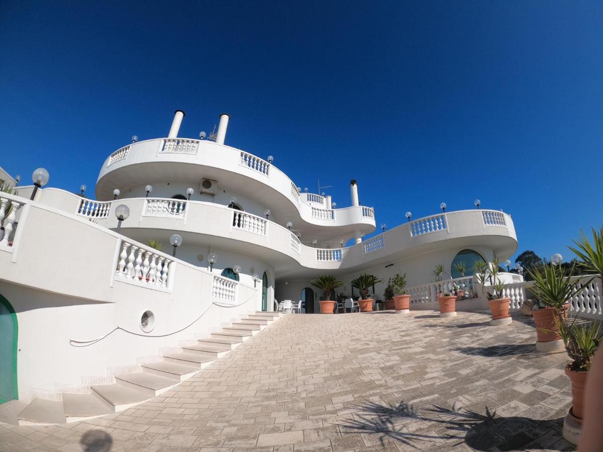 צ'יסטרנינו Hotel Falco D'Oro מראה חיצוני תמונה