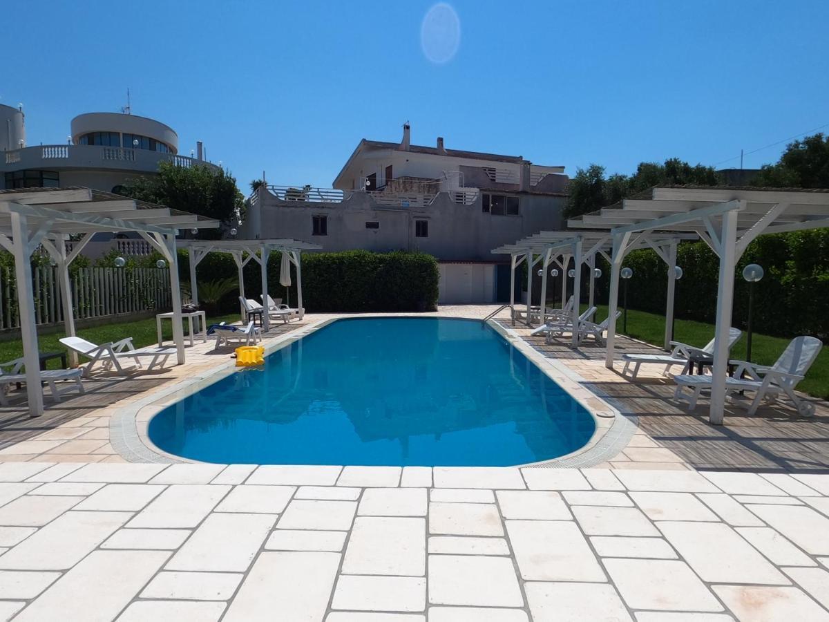 צ'יסטרנינו Hotel Falco D'Oro מראה חיצוני תמונה