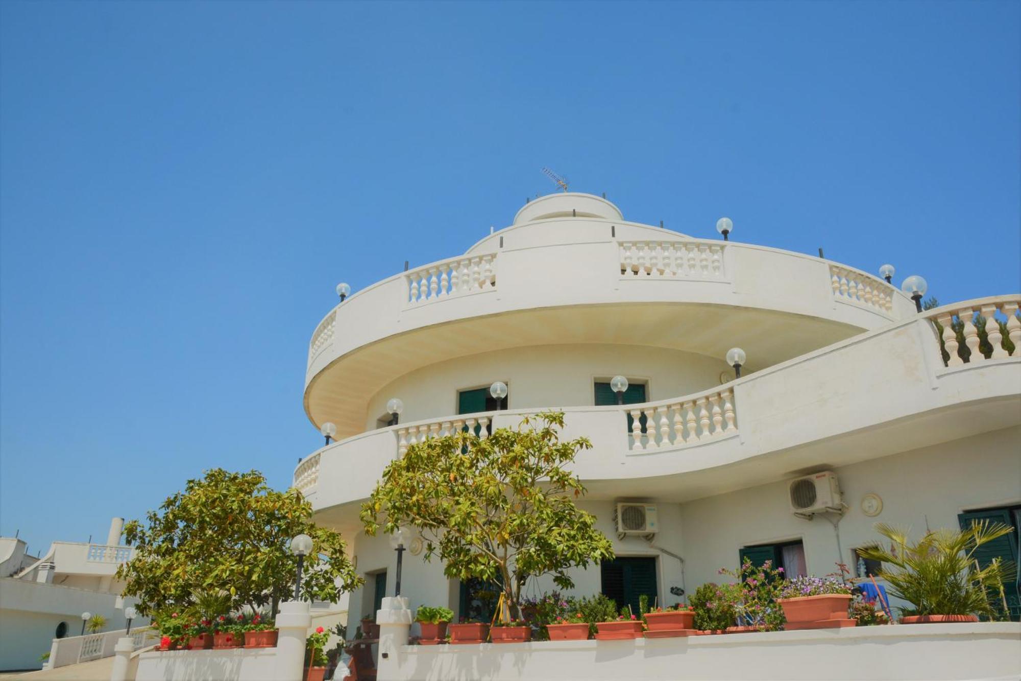 צ'יסטרנינו Hotel Falco D'Oro מראה חיצוני תמונה