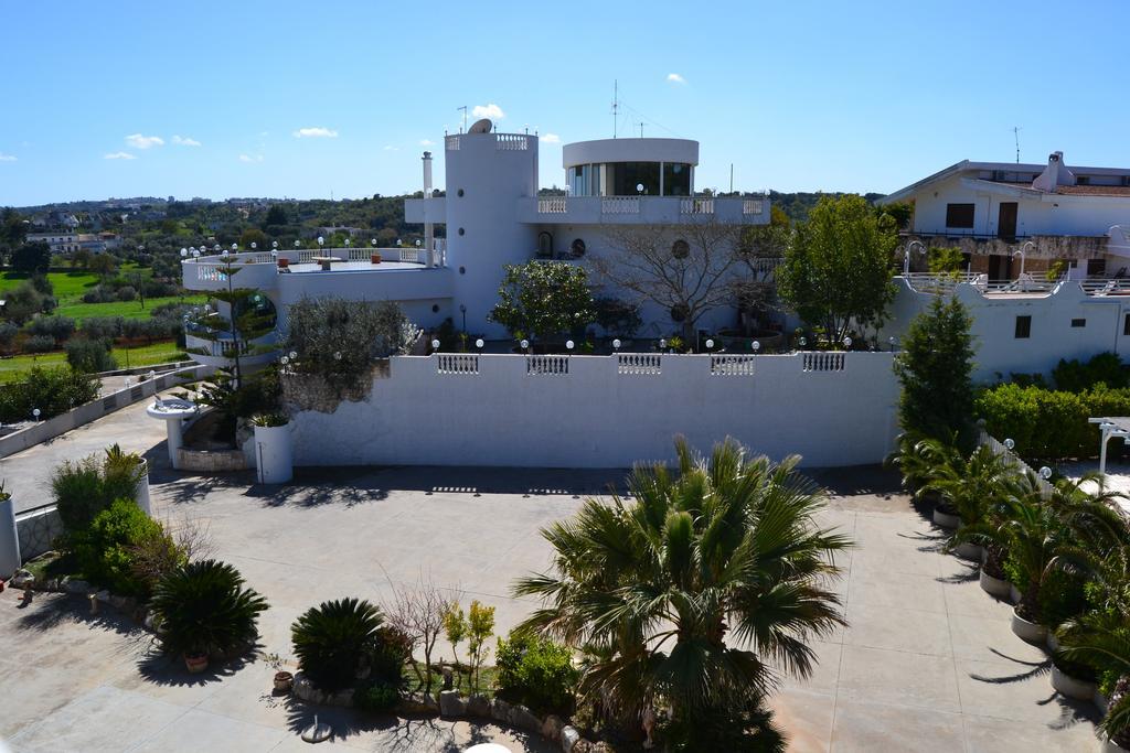 צ'יסטרנינו Hotel Falco D'Oro מראה חיצוני תמונה